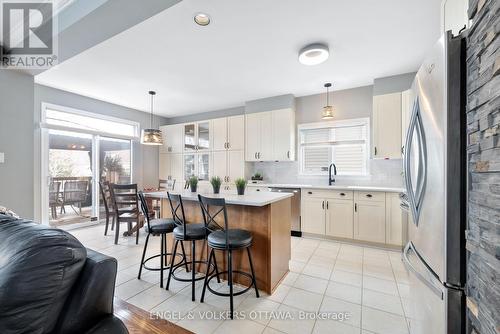 823 Scala Avenue, Ottawa, ON - Indoor Photo Showing Kitchen With Upgraded Kitchen