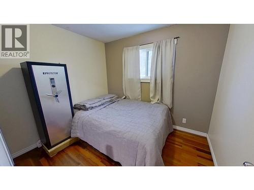 8824 Pine Road, Fort St. John, BC - Indoor Photo Showing Bedroom