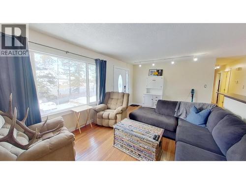 8824 Pine Road, Fort St. John, BC - Indoor Photo Showing Living Room
