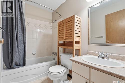 303 205 Kingsmere Boulevard, Saskatoon, SK - Indoor Photo Showing Bathroom