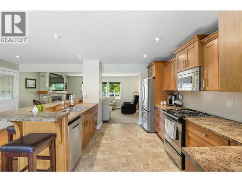 5996 Todd Hill Crescent, Kamloops, BC - Indoor Photo Showing Kitchen With Stainless Steel Kitchen With Double Sink With Upgraded Kitchen