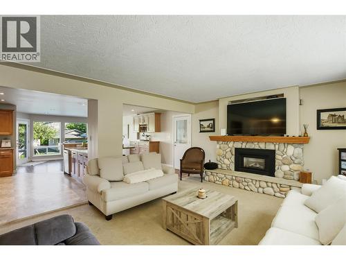 5996 Todd Hill Crescent, Kamloops, BC - Indoor Photo Showing Living Room With Fireplace