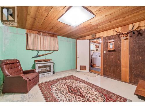 5350 73 Avenue Ne, Canoe, BC - Indoor With Fireplace