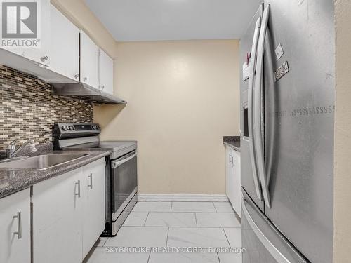 118 - 244 Milestone Crescent, Aurora, ON - Indoor Photo Showing Kitchen