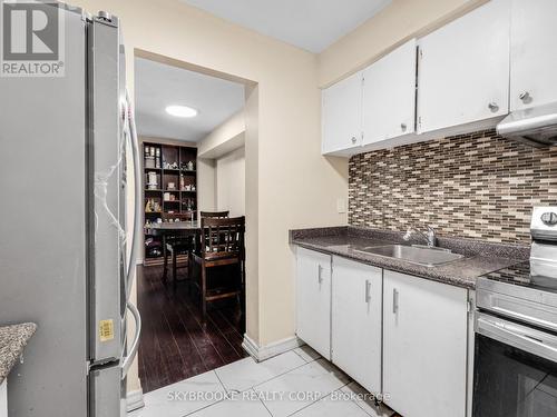 118 - 244 Milestone Crescent, Aurora, ON - Indoor Photo Showing Kitchen