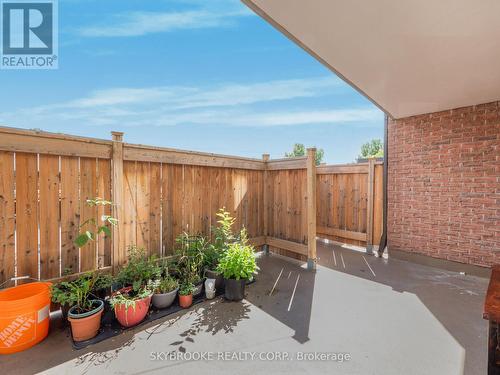 118 - 244 Milestone Crescent, Aurora, ON - Outdoor