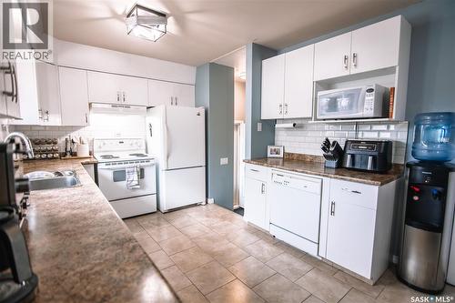 132 Nagel Crescent, Regina, SK - Indoor Photo Showing Kitchen