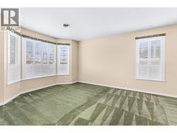 Living room with bay window - 