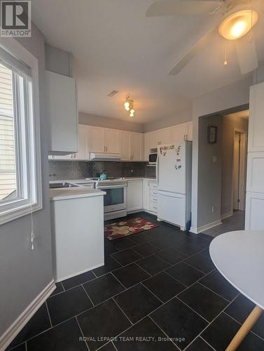 Kitchen - 17B - 6010 Red Willow Drive, Ottawa, ON - Indoor Photo Showing Kitchen With Double Sink