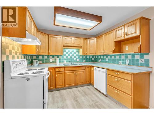965 King Street Unit# 308, Penticton, BC - Indoor Photo Showing Kitchen With Double Sink
