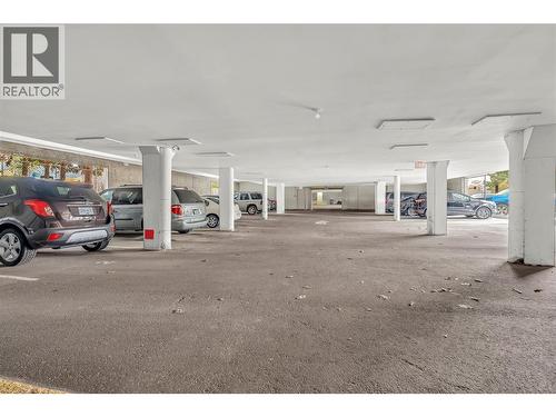 202 Edmonton Avenue Unit# 202, Penticton, BC - Indoor Photo Showing Garage