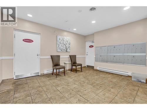 202 Edmonton Avenue Unit# 202, Penticton, BC - Indoor Photo Showing Other Room