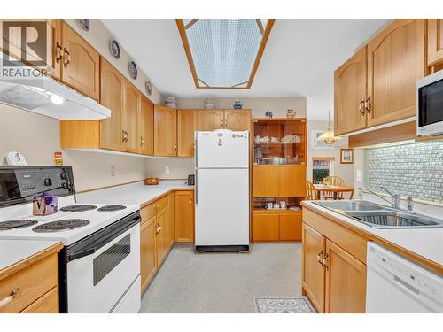 202 Edmonton Avenue Unit# 202, Penticton, BC - Indoor Photo Showing Kitchen With Double Sink