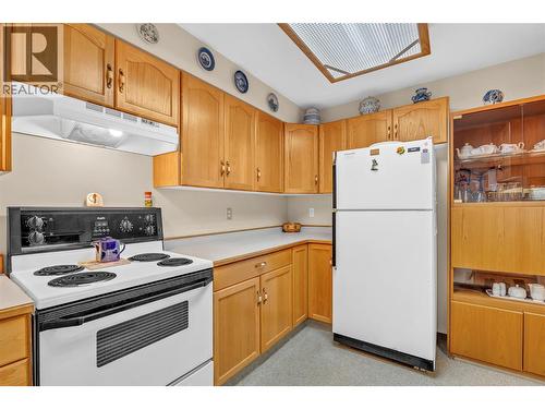 202 Edmonton Avenue Unit# 202, Penticton, BC - Indoor Photo Showing Kitchen