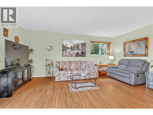 202 Edmonton Avenue Unit# 202, Penticton, BC - Indoor Photo Showing Living Room