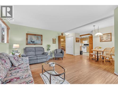 202 Edmonton Avenue Unit# 202, Penticton, BC - Indoor Photo Showing Living Room