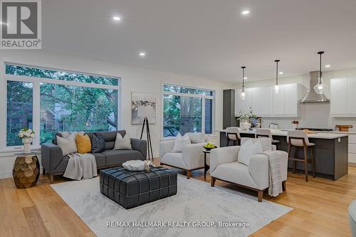 14 Thornton Avenue, Ottawa, ON - Indoor Photo Showing Living Room