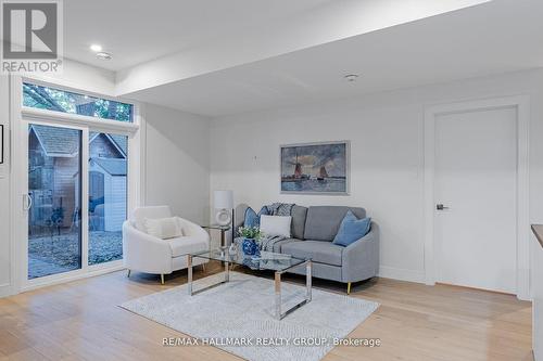14 Thornton Avenue, Ottawa, ON - Indoor Photo Showing Living Room