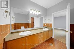 5 Pc Ensuite in Primary Bedroom - 