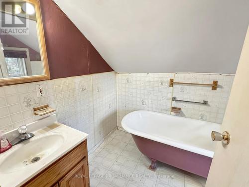 97 Catharine Street, Belleville (Belleville Ward), ON - Indoor Photo Showing Bathroom