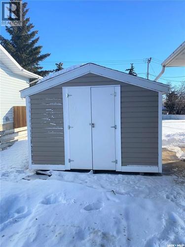 107 5Th Avenue E, Kindersley, SK - Outdoor With Exterior