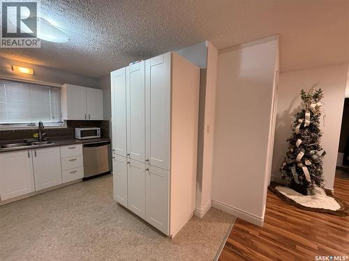 107 5Th Avenue E, Kindersley, SK - Indoor Photo Showing Kitchen With Double Sink
