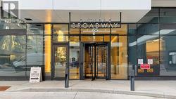 806 - 65 BROADWAY AVENUE  Toronto, ON M4P 1T9