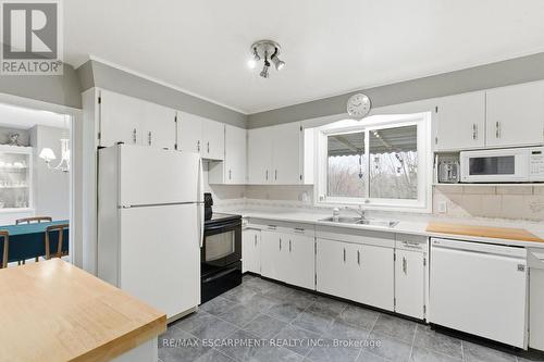 42 Henrietta Street, St. Catharines, ON - Indoor Photo Showing Kitchen