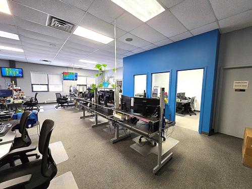 Intérieur - 200-1882 Boul. St-Martin O., Laval (Chomedey), QC - Indoor Photo Showing Gym Room