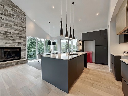Cuisine - 1116 Ch. Du Massif, Piedmont, QC - Indoor Photo Showing Kitchen With Fireplace With Upgraded Kitchen