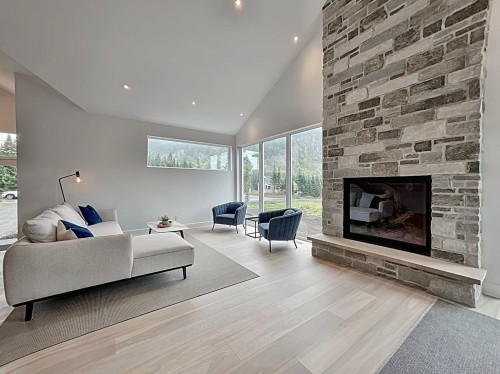 Salon - 1116 Ch. Du Massif, Piedmont, QC - Indoor Photo Showing Living Room With Fireplace