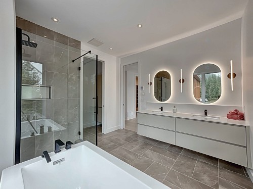 Salle de bains attenante à la CCP - 1116 Ch. Du Massif, Piedmont, QC - Indoor Photo Showing Bathroom