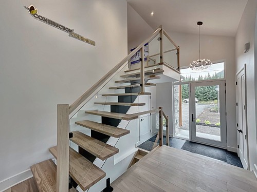 Hall d'entrée/Vestibule - 1116 Ch. Du Massif, Piedmont, QC - Indoor Photo Showing Other Room With Fireplace