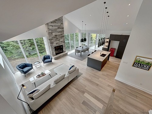 Salon - 1116 Ch. Du Massif, Piedmont, QC - Indoor With Fireplace