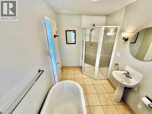 Ensuite - 501 Arthur Street, Slocan, BC - Indoor Photo Showing Bathroom