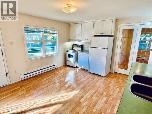 501 Arthur Street, Slocan, BC - Indoor Photo Showing Kitchen