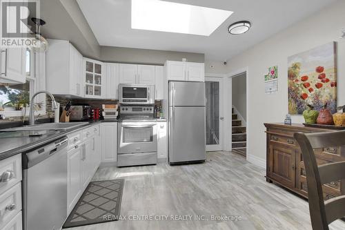 2103 Fanshawe Park Road W, Middlesex Centre, ON - Indoor Photo Showing Kitchen