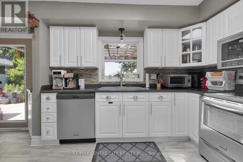 2103 Fanshawe Park Road W, Middlesex Centre, ON - Indoor Photo Showing Kitchen