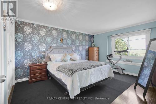 2103 Fanshawe Park Road W, Middlesex Centre, ON - Indoor Photo Showing Bedroom