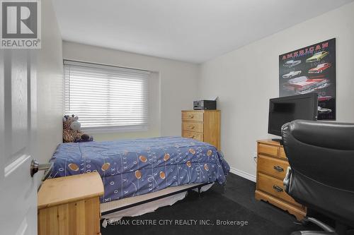 2103 Fanshawe Park Road W, Middlesex Centre, ON - Indoor Photo Showing Bedroom