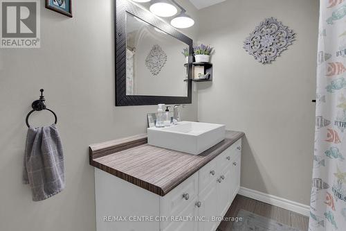2103 Fanshawe Park Road W, Middlesex Centre, ON - Indoor Photo Showing Bathroom