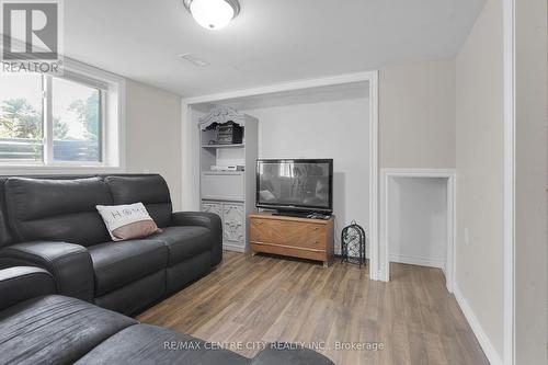 2103 Fanshawe Park Road W, Middlesex Centre, ON - Indoor Photo Showing Living Room
