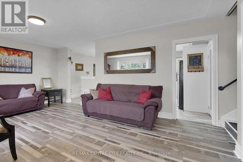 2103 Fanshawe Park Road W, Middlesex Centre, ON - Indoor Photo Showing Living Room