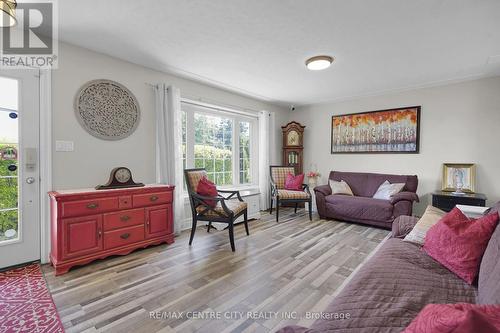 2103 Fanshawe Park Road W, Middlesex Centre, ON - Indoor Photo Showing Living Room