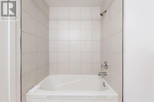 95 - 940 St David Street N, Centre Wellington, ON - Indoor Photo Showing Bathroom