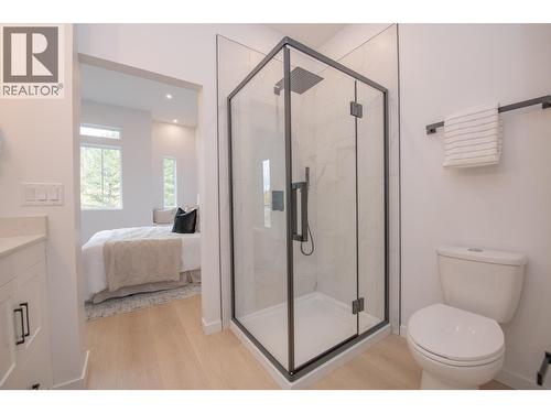 9188 Tronson Road Unit# 6, Vernon, BC - Indoor Photo Showing Bathroom