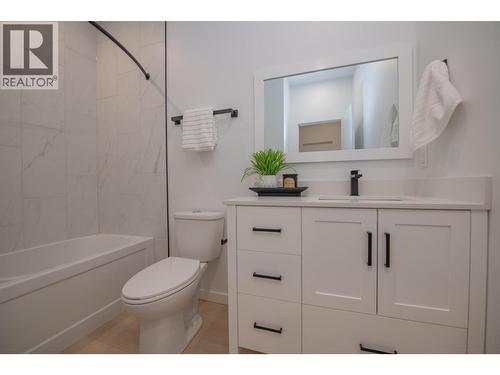 9188 Tronson Road Unit# 6, Vernon, BC - Indoor Photo Showing Bathroom