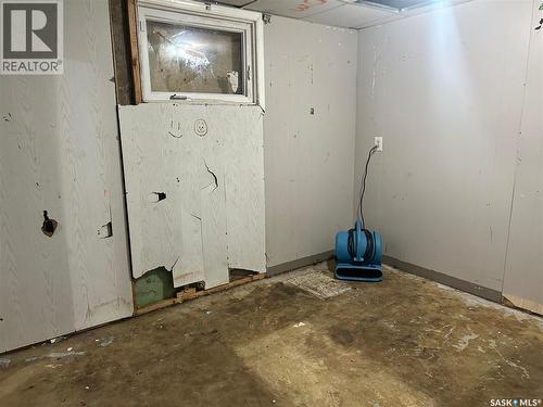 1620 15Th Street W, Prince Albert, SK - Indoor Photo Showing Garage