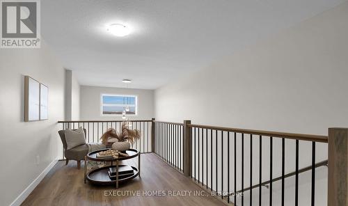 6937 Royal Magnolia Avenue, London South, ON - Indoor Photo Showing Other Room