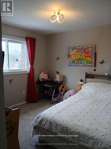 6807 Gracefield Drive W, Mississauga, ON - Indoor Photo Showing Bedroom